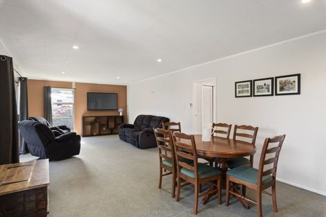 Photo of property in 21 Ruru Street, Waikanae, 5036
