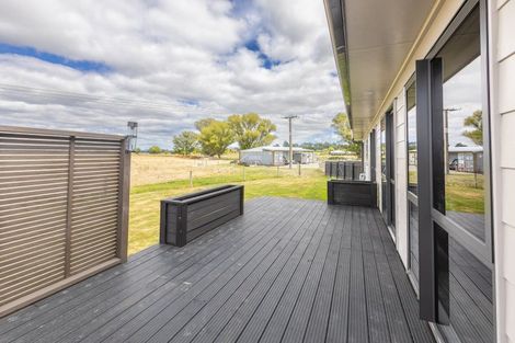 Photo of property in 1 Elm Place, Waipukurau, 4284
