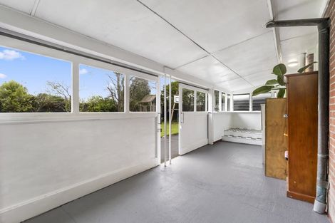 Photo of property in 36 Yeovil Road, Te Atatu Peninsula, Auckland, 0610