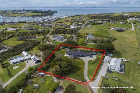 Photo of property in 25 Hobbs Road, Matakatia, Whangaparaoa, 0930