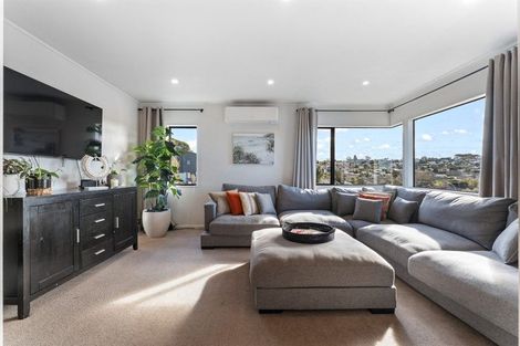 Photo of property in 10 Camilla Grove, Totara Vale, Auckland, 0629