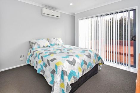 Photo of property in 56 Lothian Brae, Wattle Downs, Auckland, 2103