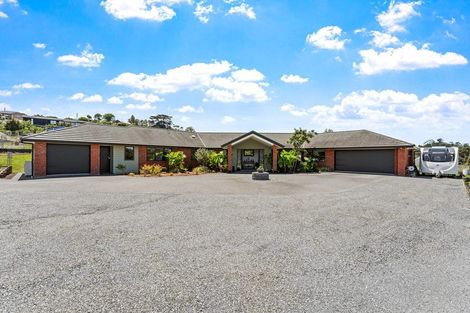 Photo of property in 13 Te Awa Place, Red Beach, 0932