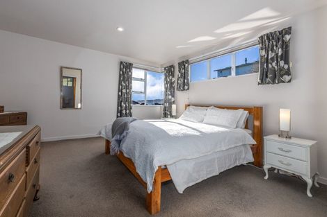 Photo of property in 32 Paremata Crescent, Paremata, Porirua, 5024
