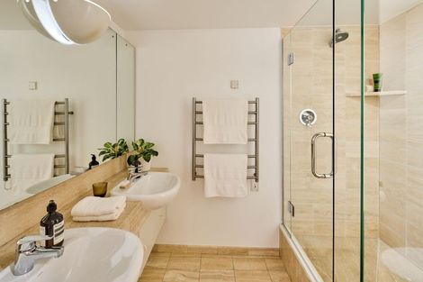 Photo of property in 2/326 Oriental Parade, Oriental Bay, Wellington, 6011