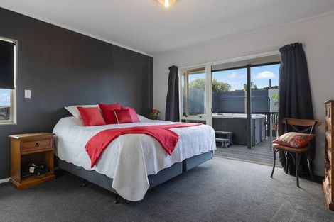 Photo of property in 2 Cable Bay Block Road, Cable Bay, 0420