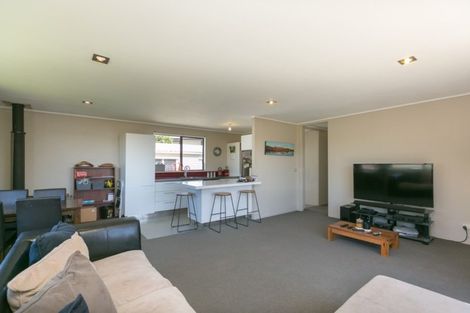 Photo of property in 43 Riversdale Drive, Merrilands, New Plymouth, 4312
