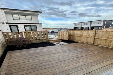 Photo of property in 3/86 Fred Taylor Drive, Westgate, Auckland, 0814