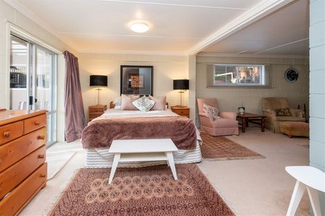 Photo of property in 17 Liston Crescent, Cockle Bay, Auckland, 2014