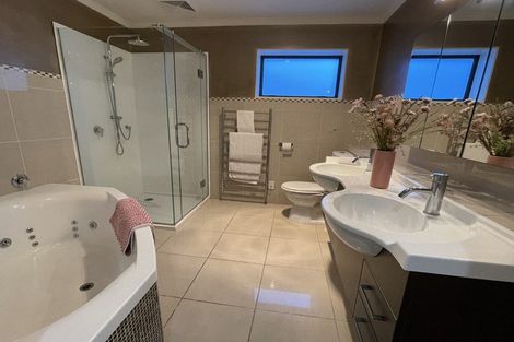 Photo of property in 2/12 Lowburn Place, Clover Park, Auckland, 2019