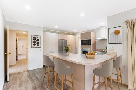 Photo of property in 44 Golfland Drive, Golflands, Auckland, 2013