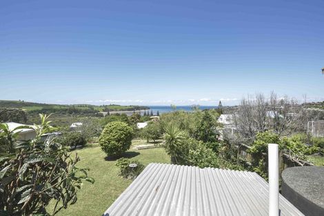 Photo of property in 1437 Whangaparaoa Road, Army Bay, Whangaparaoa, 0930