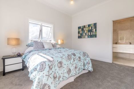 Photo of property in 23 Riverhead Road, Kumeu, 0810