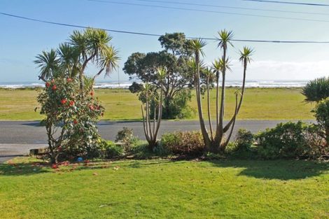 Photo of property in 17 Marine Parade, Carters Beach, Westport, 7825