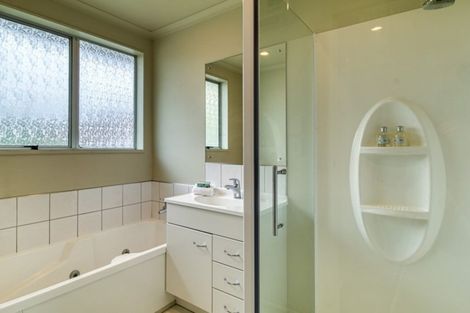 Photo of property in 1 Kaweka Place, Havelock North, 4130