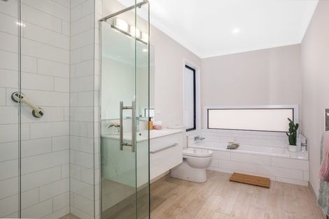 Photo of property in 3 Grace Cove, Aotea, Porirua, 5024