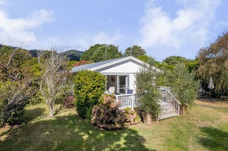 Photo of property in 22 Kaitawa Crescent, Paraparaumu, 5032