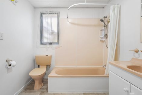 Photo of property in 39a Minaret Drive, Bucklands Beach, Auckland, 2014