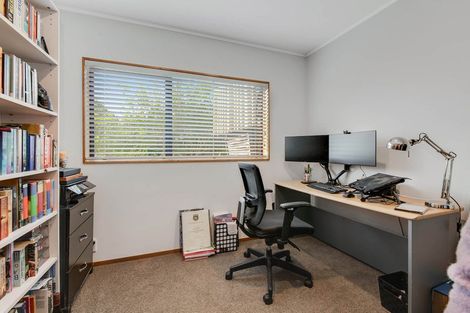 Photo of property in 2/2 Carl Place, Unsworth Heights, Auckland, 0632
