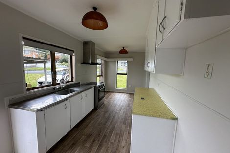 Photo of property in 1/11 Ayton Drive, Totara Vale, Auckland, 0629