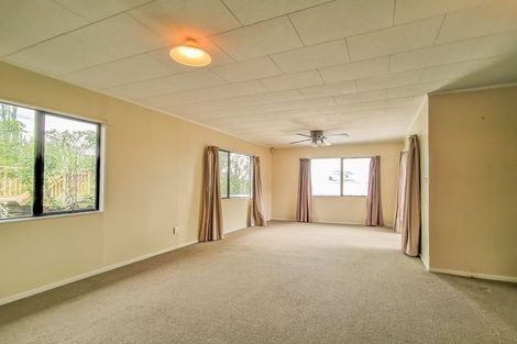 Photo of property in 2/6 Altair Place, Windsor Park, Auckland, 0632