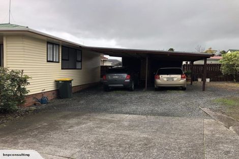 Photo of property in 20 Vodanovich Road, Te Atatu South, Auckland, 0610