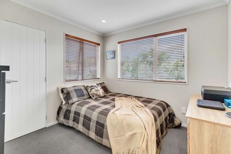 Photo of property in 5 Chestnut Close, Kelvin Grove, Palmerston North, 4414