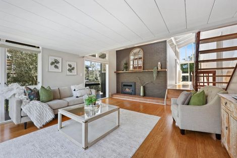 Photo of property in 11 Micawber Place, Mellons Bay, Auckland, 2014