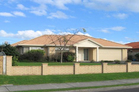 Photo of property in 19 Chalmers Close, Orewa, 0931