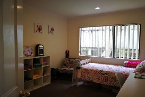 Photo of property in 62b Hogarth Rise, West Harbour, Auckland, 0618