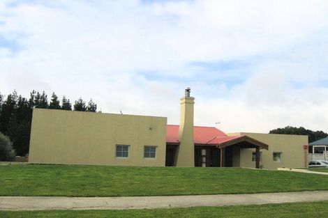 Photo of property in 36-38 Cashmere Drive, Fitzherbert, Palmerston North, 4410