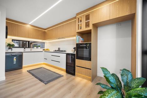 Photo of property in 1/31 Akoranga Drive, Northcote, Auckland, 0627