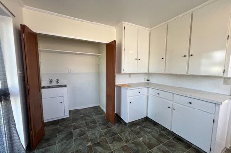 Photo of property in 6 Tiraumea Street, Palmerston North, 4410