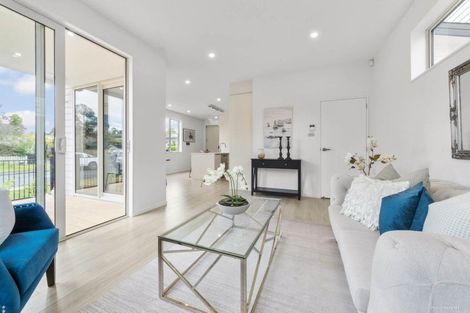 Photo of property in 25a Scarlet Drive, Ranui, Auckland, 0612