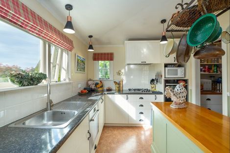 Photo of property in 10 Cotter Street, Greytown, 5712