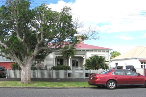 Photo of property in 112 Victoria Road, Devonport, Auckland, 0624