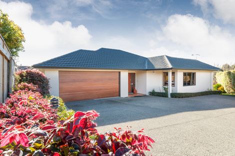 Photo of property in 15 Greenwood Place, Fitzherbert, Palmerston North, 4410