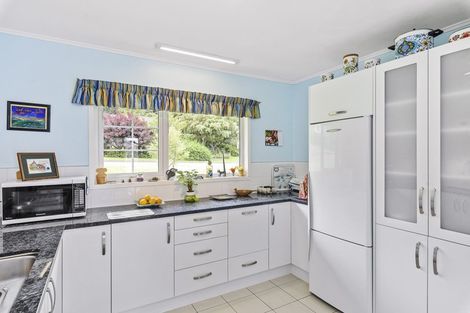 Photo of property in 2 Te Maku Grove, Waikanae, 5036