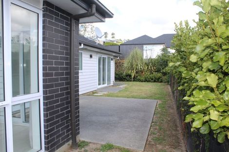 Photo of property in 21 Eastview Crescent, Stanmore Bay, Whangaparaoa, 0932