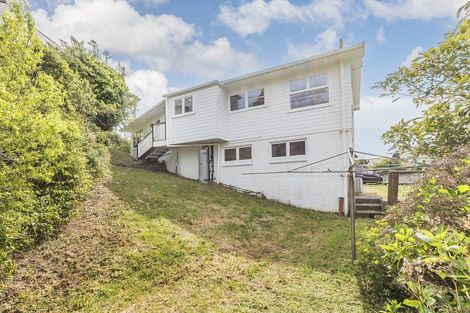 Photo of property in 9 Blandford Way, Newlands, Wellington, 6037