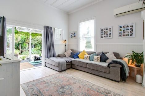 Photo of property in 1 Latham Street, Napier South, Napier, 4110