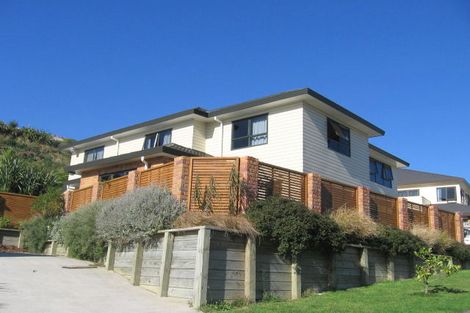 Photo of property in 117 Woodman Drive, Tawa, Wellington, 5028