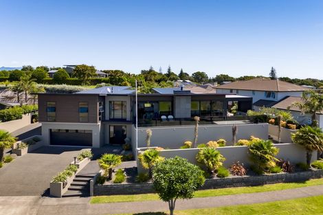 Photo of property in 15 Links Drive, Waiwhakaiho, New Plymouth, 4312