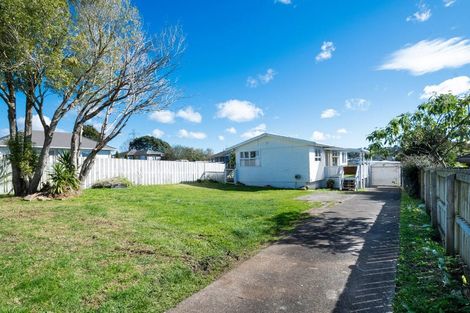 Photo of property in 33 Lincoln Park Avenue, Massey, Auckland, 0614