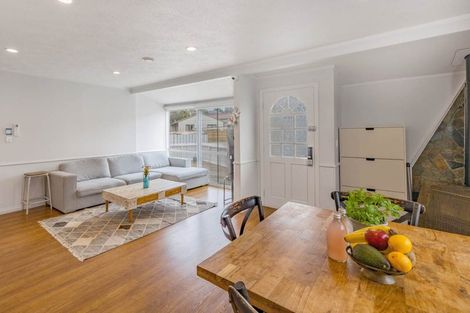 Photo of property in 2/18 Ocean View Road, Northcote, Auckland, 0627