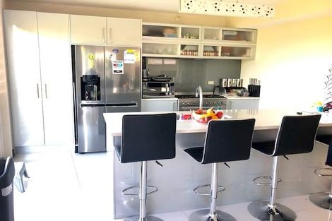 Photo of property in 1 Paterson Mews, Browns Bay, Auckland, 0630