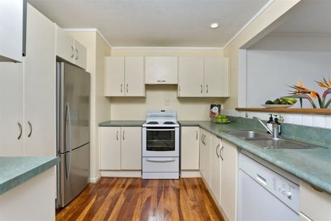 Photo of property in 528 Beach Road, Murrays Bay, Auckland, 0630