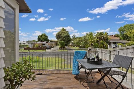 Photo of property in 9 Walton Street, Red Beach, 0932