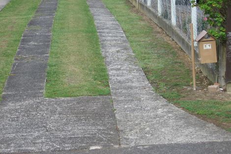 Photo of property in 11 Glen Marine Parade, Glendene, Auckland, 0602