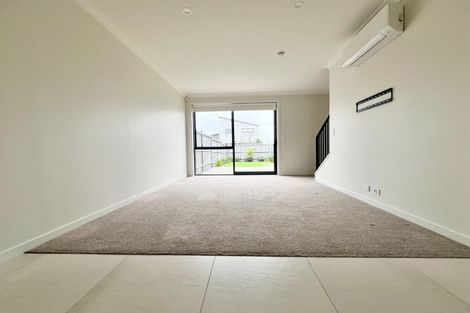 Photo of property in 28 Rauriki Lane, Rosehill, Papakura, 2113